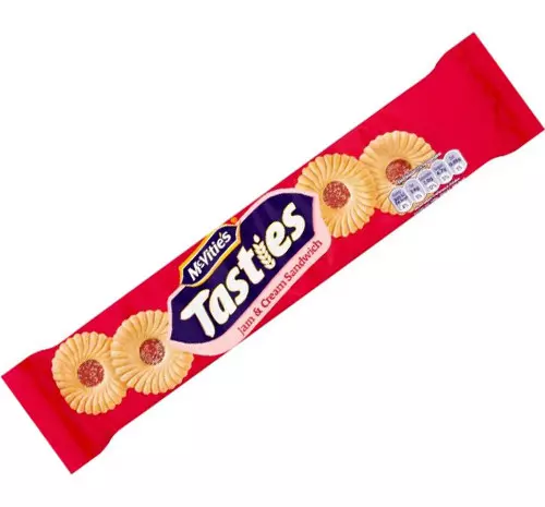 MCVITIE'S TASTIES JAM & CREAM SANDWICH 1508