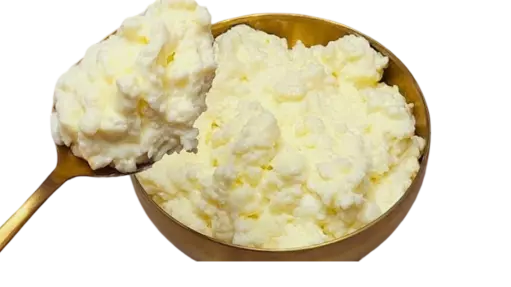 735